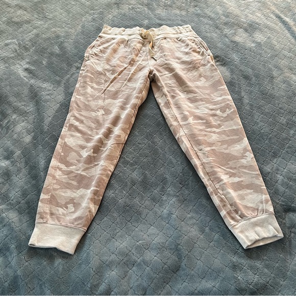 Athleta Pants - Athleta Cream camo Jogger Track Pants with Soft‎ Elastic Waistband